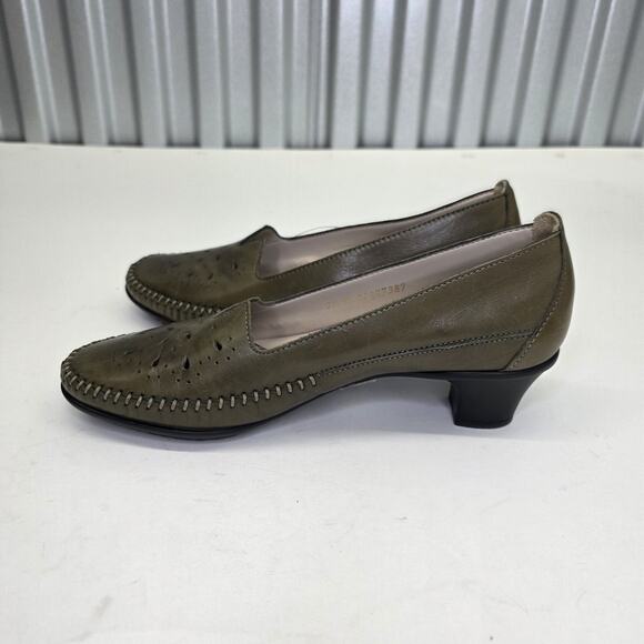 SAS Sonyo Slip On Heel Bronze Patent Leather Cut Out Kitten Size 7.5 M Comfort - Picture 6 of 9